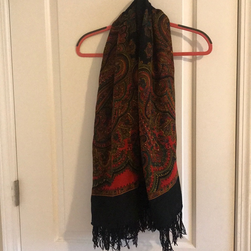 Vintage! Large Beautiful scarf (Size 55”x55”)